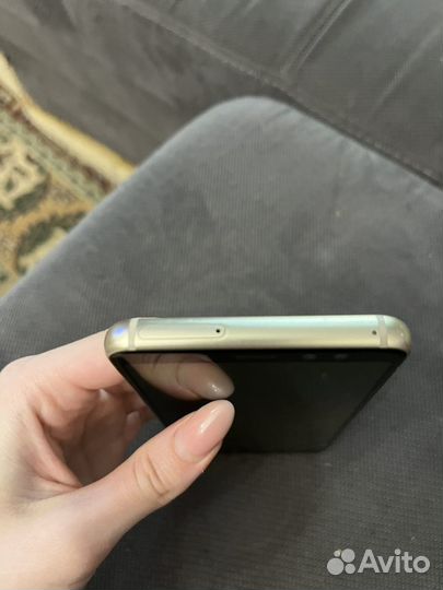 Samsung Galaxy A8 (2018), 4/32 ГБ