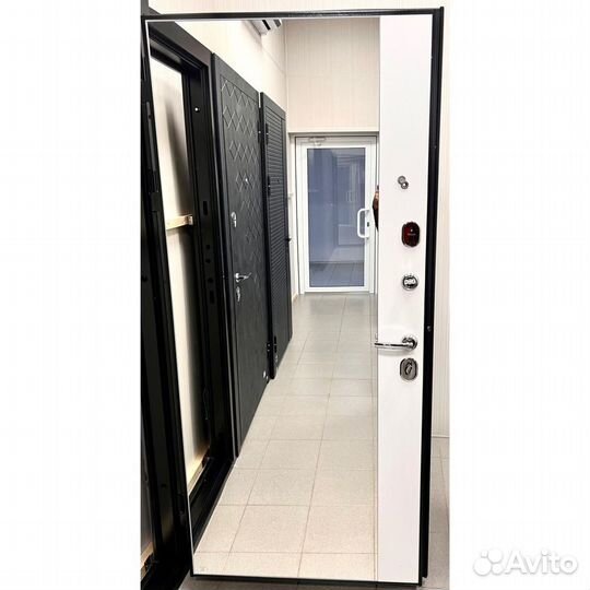 Дверь толстая входная металлическая