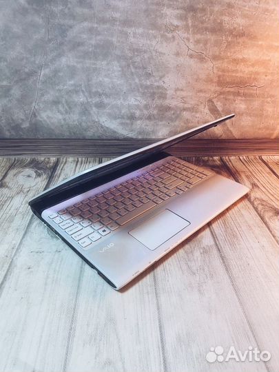 Ноутбук Sony Vaio/15.6 HD/240gb SSD/i5/Radeon