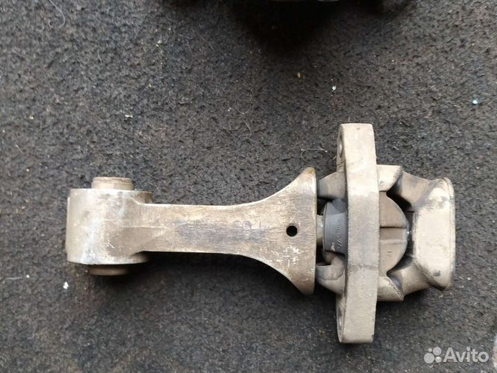 Опора двигателя kia ceed jd