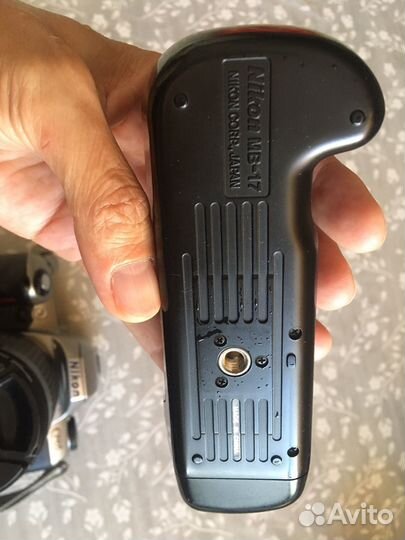 Nikon F65 с батарейным блоком