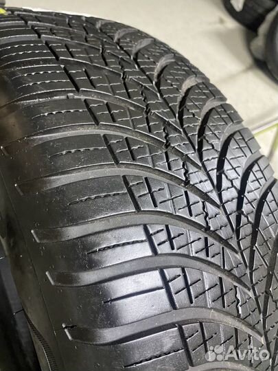 Goodyear Vector 4Seasons 225/60 R17