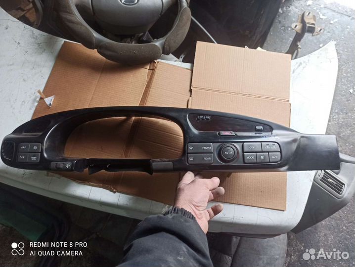 Накладка на торпедо Mazda Millenia 2001 (TA01G0423