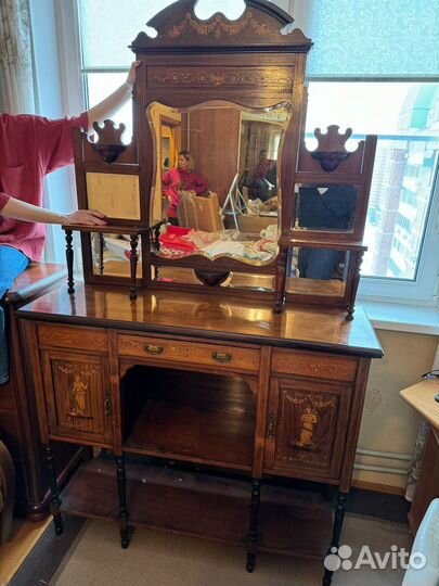 Антикварный сервант Викторианской эпохи