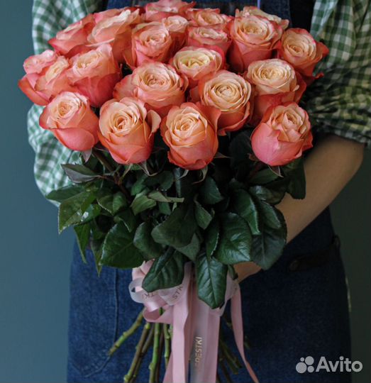 Букет из 25 роз 25 пионовидных персиковых роз