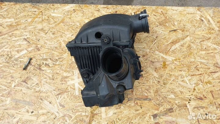 Корпус воздушного фильтра правый BMW e65 3.6