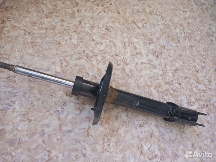 Стойка на рено сандеро степвей 2 2017г