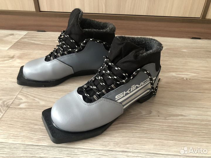 Продам лыжные ботинки, размер 34