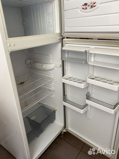Холодильник двухкамерный бу