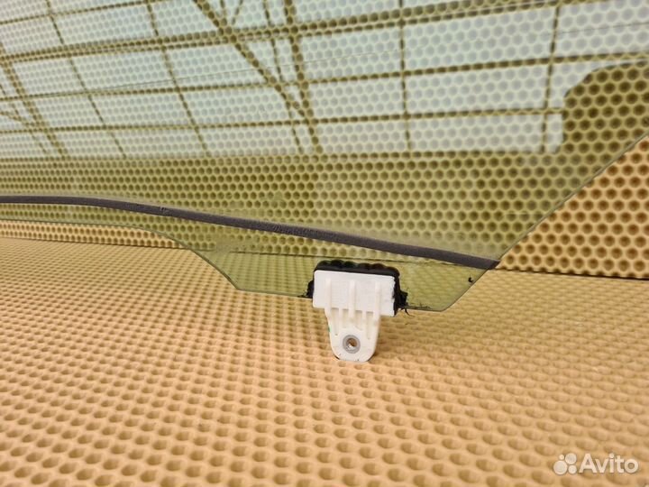 Стекло двери переднее левое Infiniti M Q70 Y51