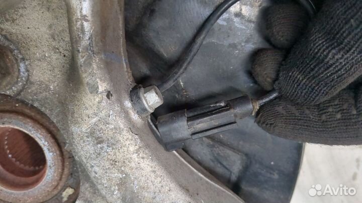 Ступица (кулак, цапфа) Cadillac SRX, 2011