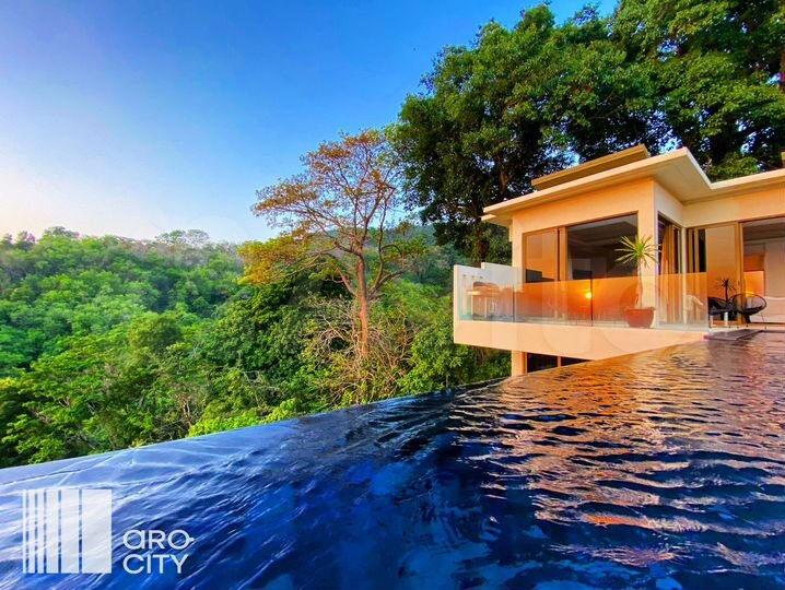 Коттедж 360 м² на участке 5 сот.