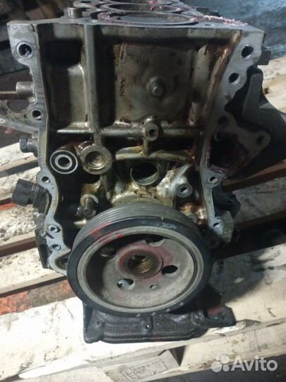Блок цилиндров Toyota Corolla E15 1.6 16V 1ZR-FE