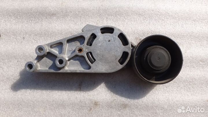 Натяжитель приводного ремня Audi 06B903133E