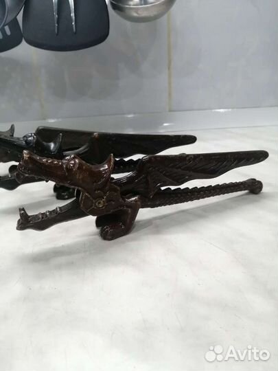 Орехокол дракон