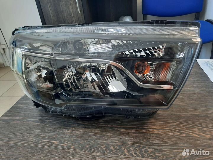 Фара правая LADA Vesta