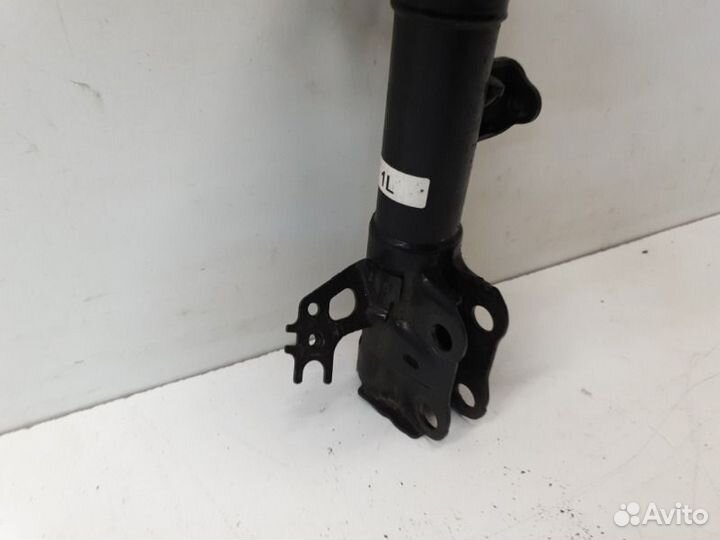 Амортизатор передний левый Toyota Camry V70 2018