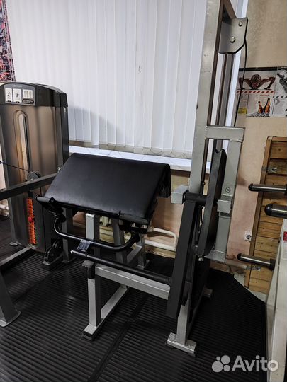 Бицепс- машина