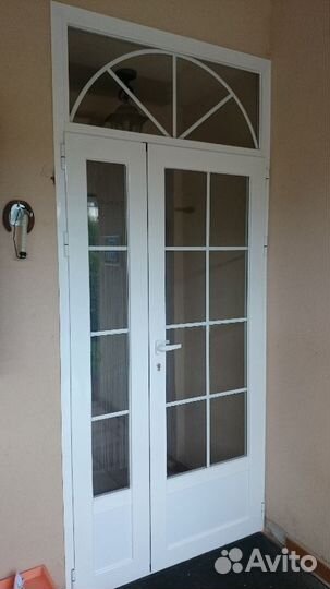 Белые пластиковые двери