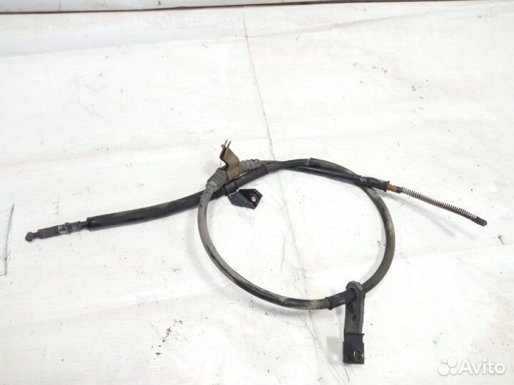 Тросик ручника задний правый Mitsubishi