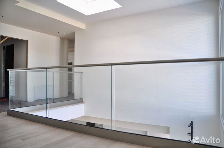 Ограждения из стекла в цвете