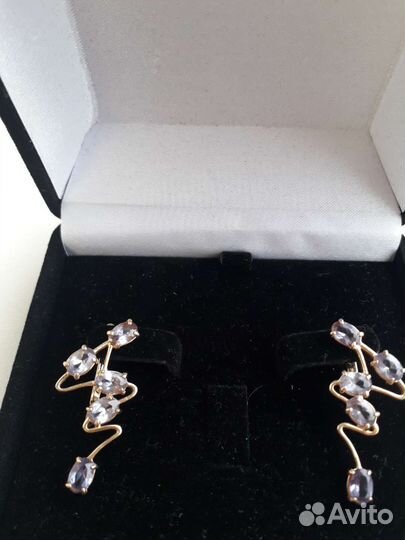 Золотые серьги с камнями