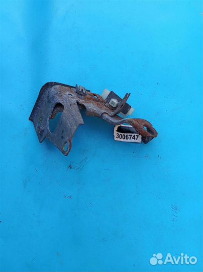 Кронштейн топливного фильтра Mazda 3 (BK) (2002-2