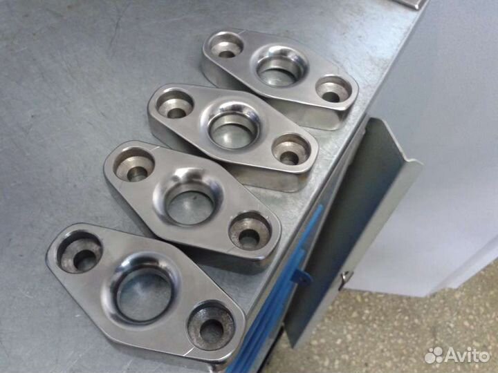 Поршни и направляющие суппортов Nissan Patrol Y61