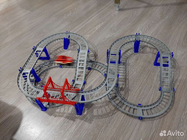 Автотрек с машинкой(на батарейках)