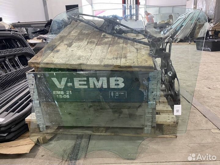 Стекло двери передней левой Volvo FH5 43R-001605