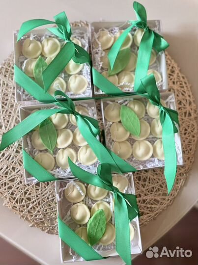 Шоколадные пельмени с сухофруктами внутри