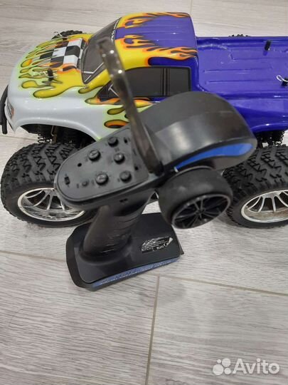 Машинка на радиоуправлении внедорожник