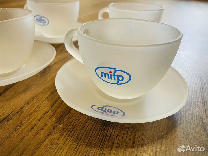 Набор чашек с блюдцами