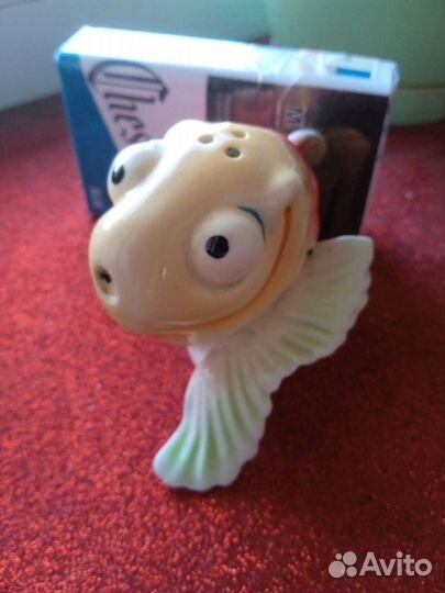 Фарфоровая статуэтка