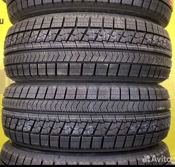 Bridgestone Blizzak VRX 235/40 R18