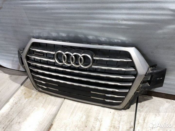 Решетка радиатора Audi Q7