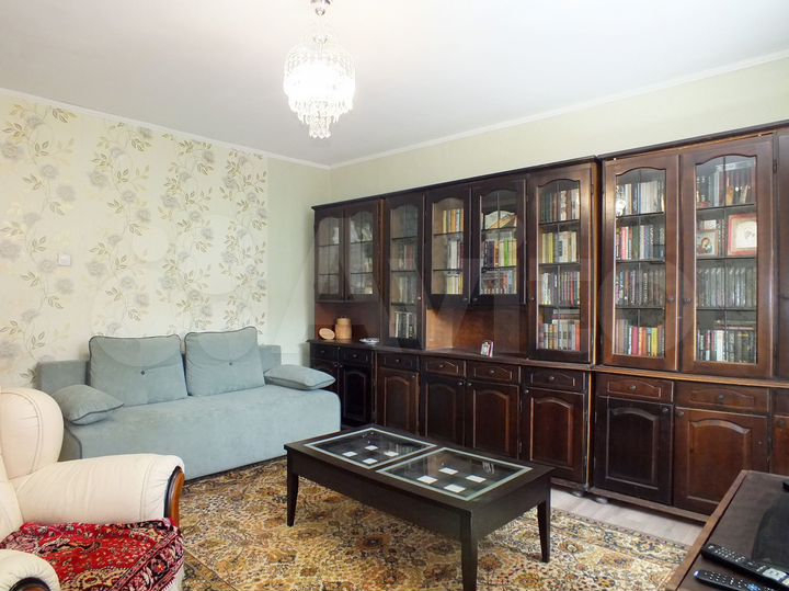 2-к. квартира, 55 м², 3/6 эт.