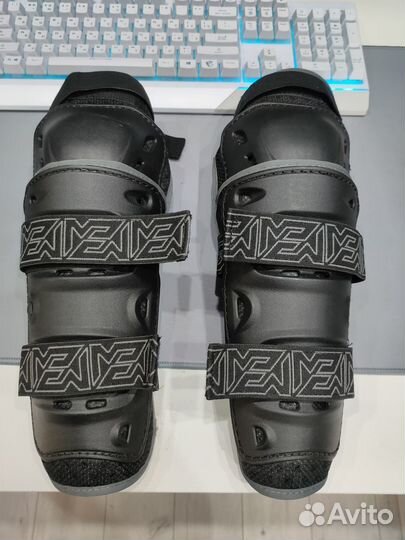 Наколенники Moteq