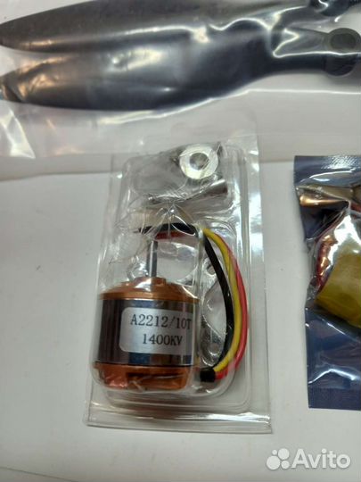 Мотор 2212/1400 kv, регулятор 30А, винт 1045