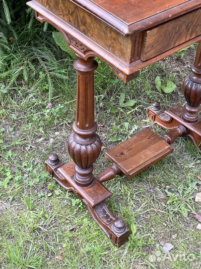 Антикварный столик