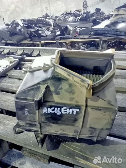 Средняя часть корпуса на Hyundai Accent