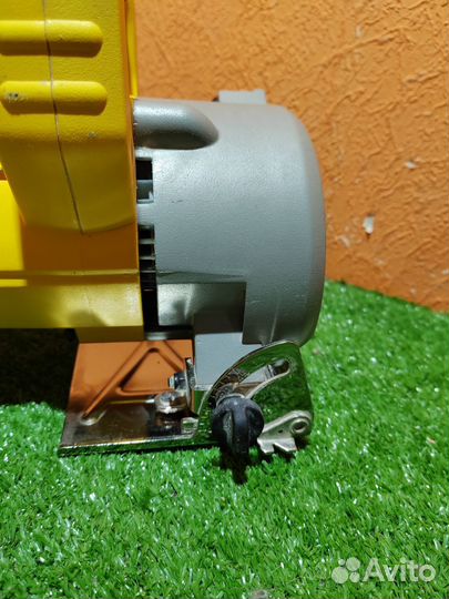 Плиткорез Dewalt DVC410