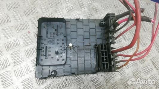 Блок предохранителей volkswagen passat B6 (XEA28M101)