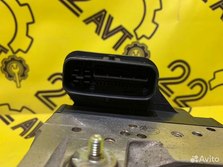 Блок ABS Toyota Harrier GSU30W 2grfe 2007.07