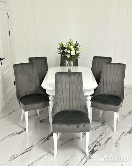 Стол и стулья комплект. Глухой стол