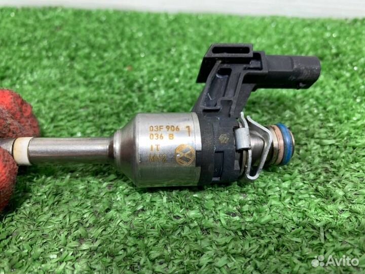 Форсунка инжекторная Volkswagen Polo 6R cbzb 2011