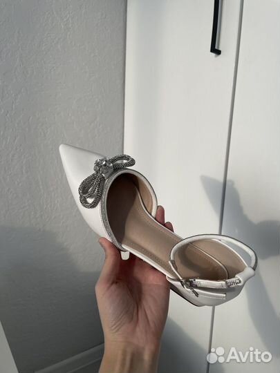 Туфли женские белые