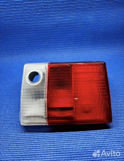 Задний правый стоп сигнал Audi 80b3 фонарь в багаж