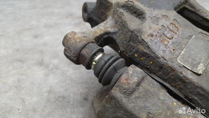 Суппорт передний правый Peugeot 301 1.2 (72) MT