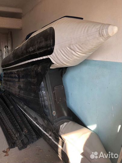 Продам в комплекте лодку, мотор с водомётом. Торг